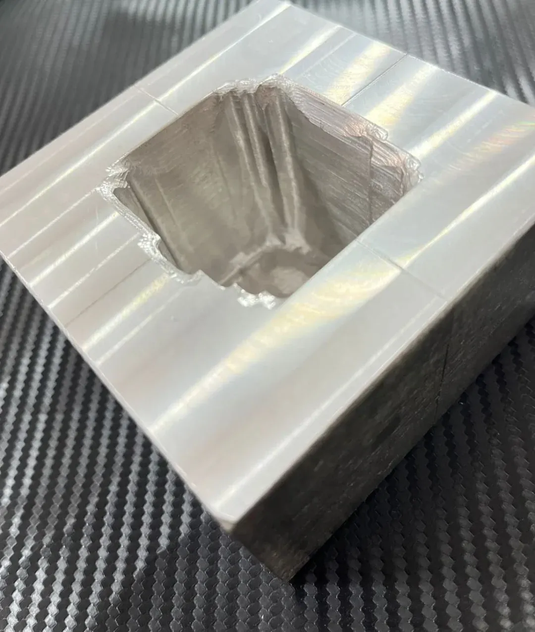 Modulador de compensación en cerrobend mecanizado, vista de detalle del corte